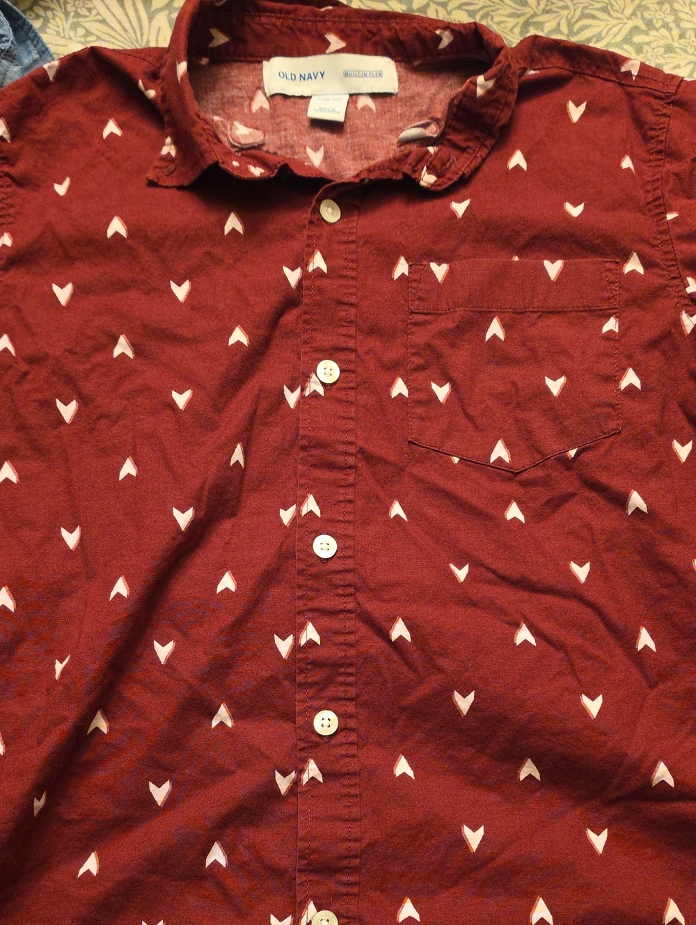 Old Navy Boy's Maroon Button-Up Short-sleeved Shirt with White Chevron Accents